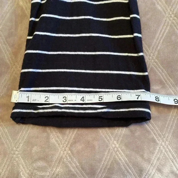 Dip Black with White Striped, Cropped Tie at the Bottom, 3/4 Sleeve Large Top. - Picture 12 of 12